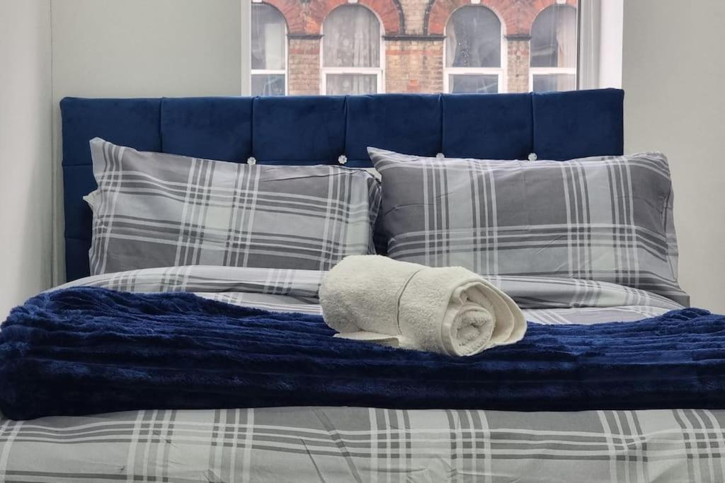 2 Bed Cosy Flat Close To Bus & Tube Station * Londra
